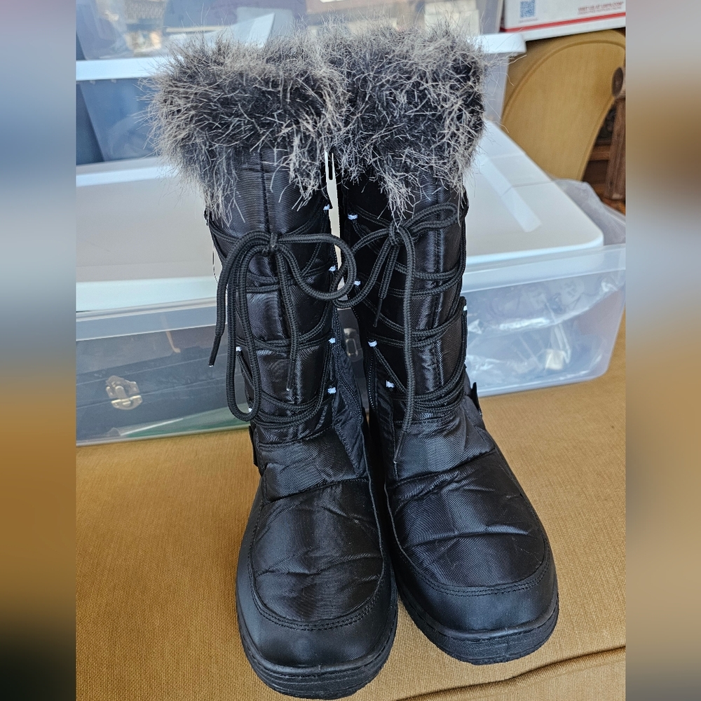 New. Size (39) equivalent to size 8 1/2 to size 9 boots. Too small for me! Get t